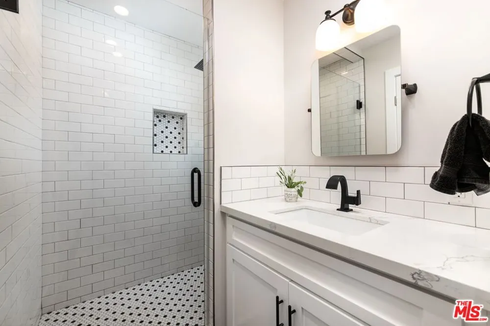 2528 Clyde Ave Los Angeles, CA 90016