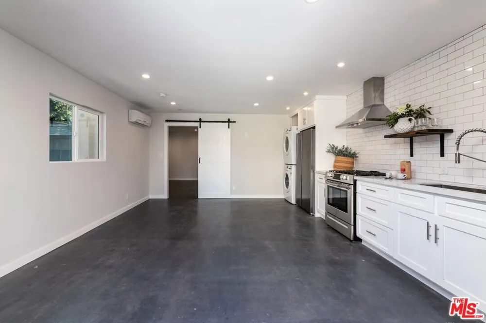 2528 Clyde Ave Los Angeles, CA 90016