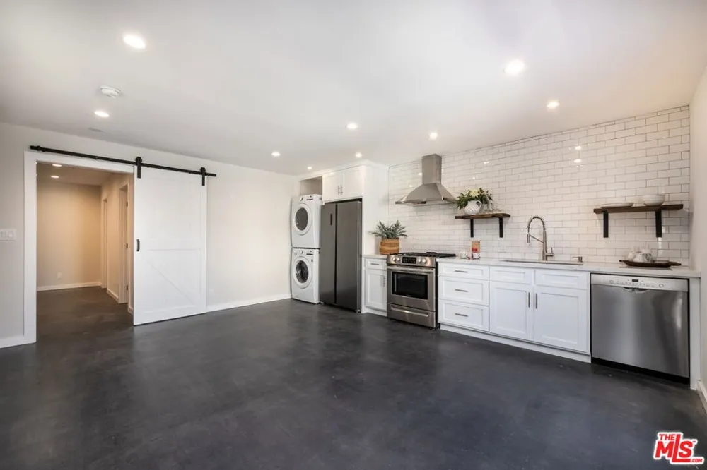 2528 Clyde Ave Los Angeles, CA 90016