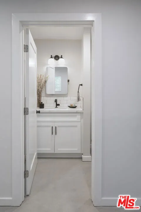 2528 Clyde Ave Los Angeles, CA 90016
