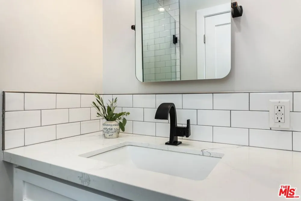 2528 Clyde Ave Los Angeles, CA 90016