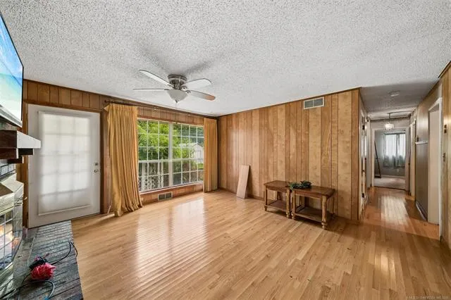 525 44 AVENUE Tulsa, OK 74127