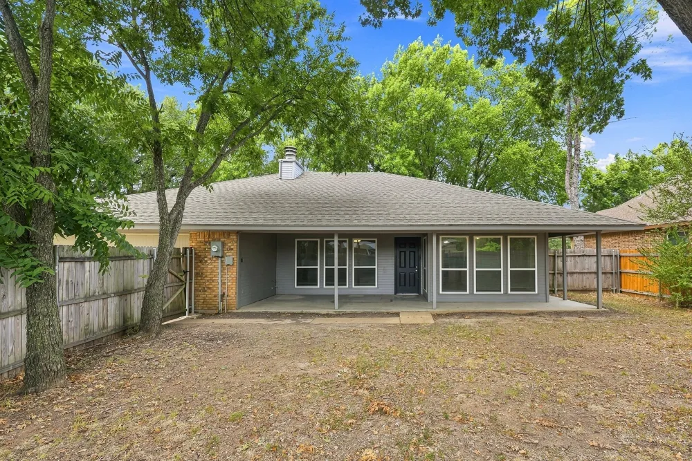 422 Ash Lane Lancaster, TX 75146