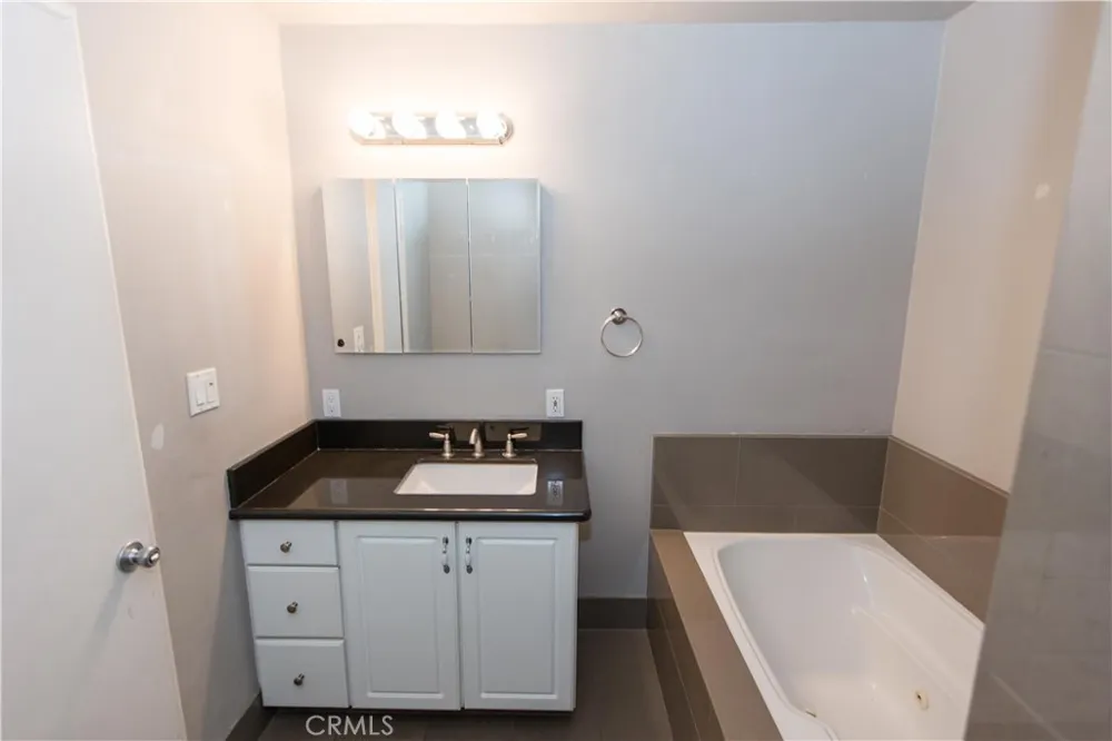 3522 E Redlands Fresno, CA 93726