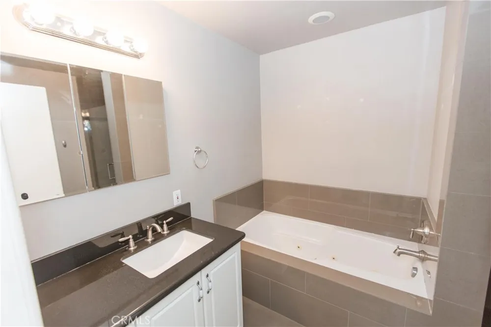 3522 E Redlands Fresno, CA 93726