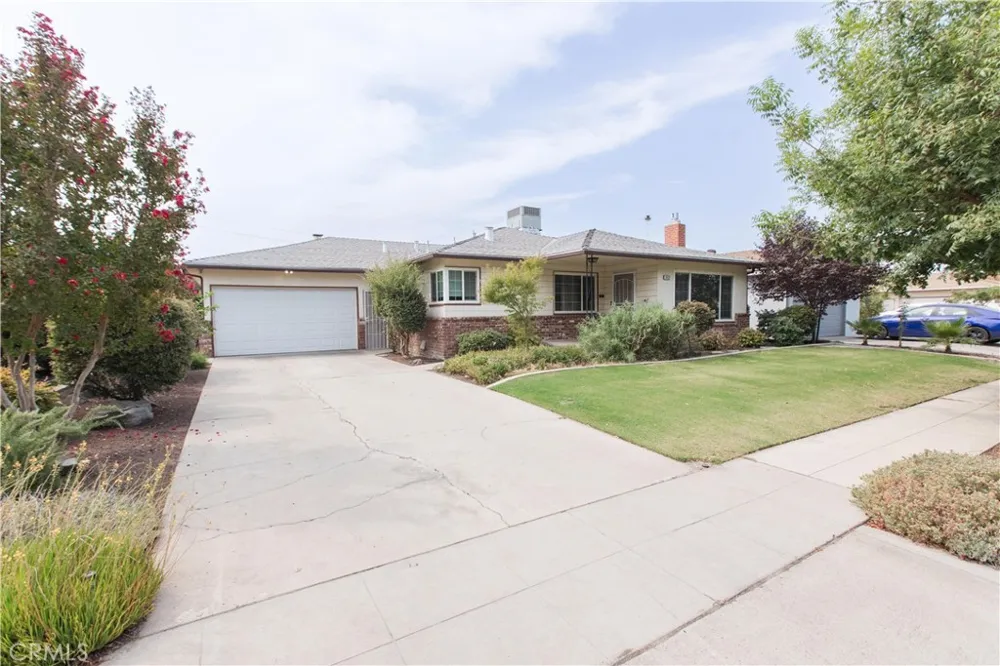 3522 E Redlands Fresno, CA 93726