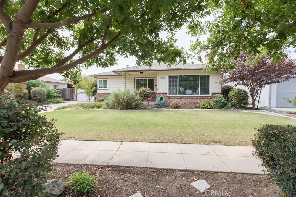 3522 E Redlands Fresno, CA 93726