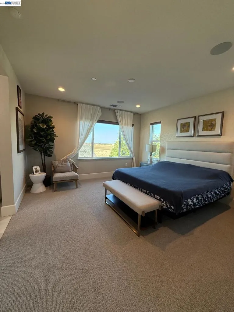 2885 ELLIS TOWN DR Tracy, CA 95337