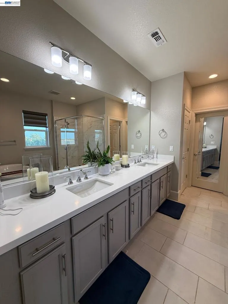 2885 ELLIS TOWN DR Tracy, CA 95337