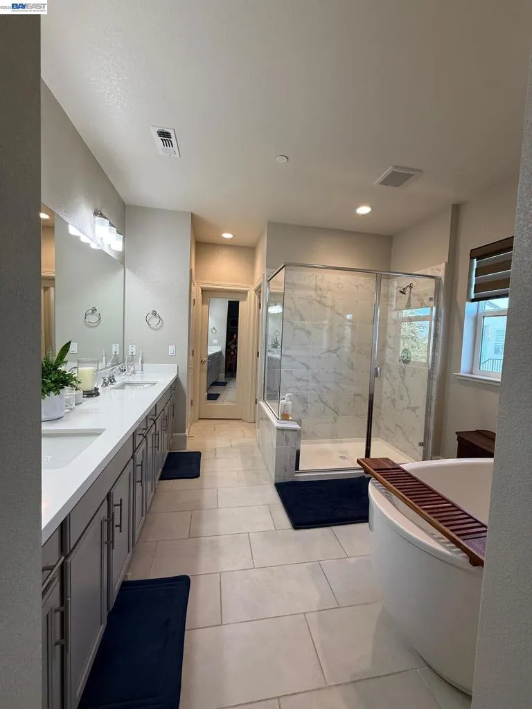 2885 ELLIS TOWN DR Tracy, CA 95337