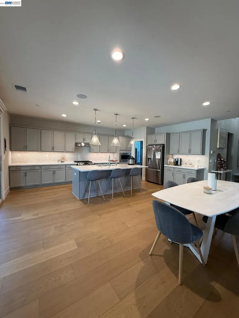 2885 ELLIS TOWN DR Tracy, CA 95337
