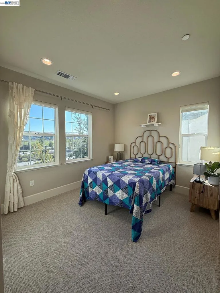 2885 ELLIS TOWN DR Tracy, CA 95337