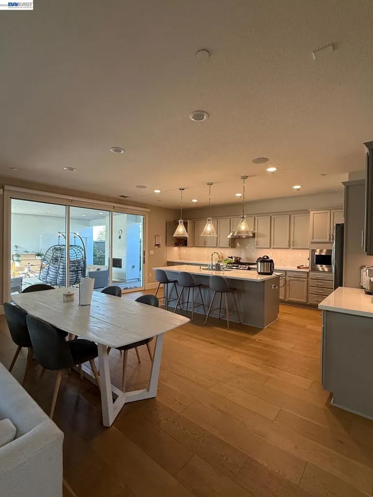 2885 ELLIS TOWN DR Tracy, CA 95337