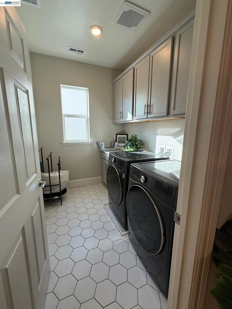 2885 ELLIS TOWN DR Tracy, CA 95337