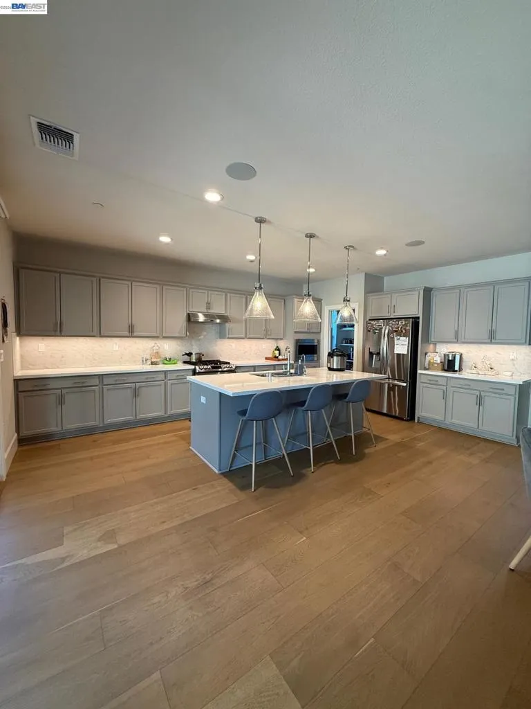 2885 ELLIS TOWN DR Tracy, CA 95337