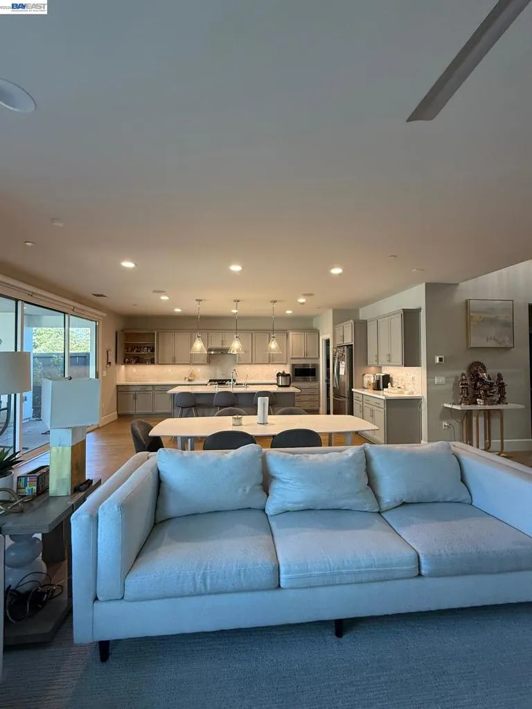 2885 ELLIS TOWN DR Tracy, CA 95337