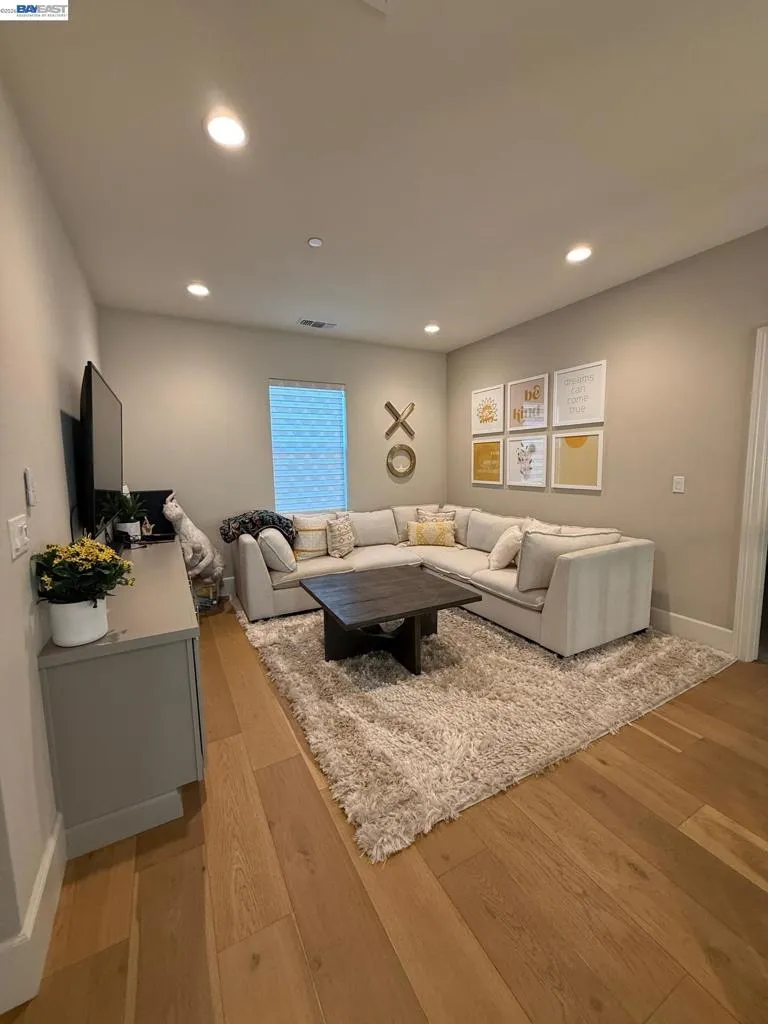 2885 ELLIS TOWN DR Tracy, CA 95337