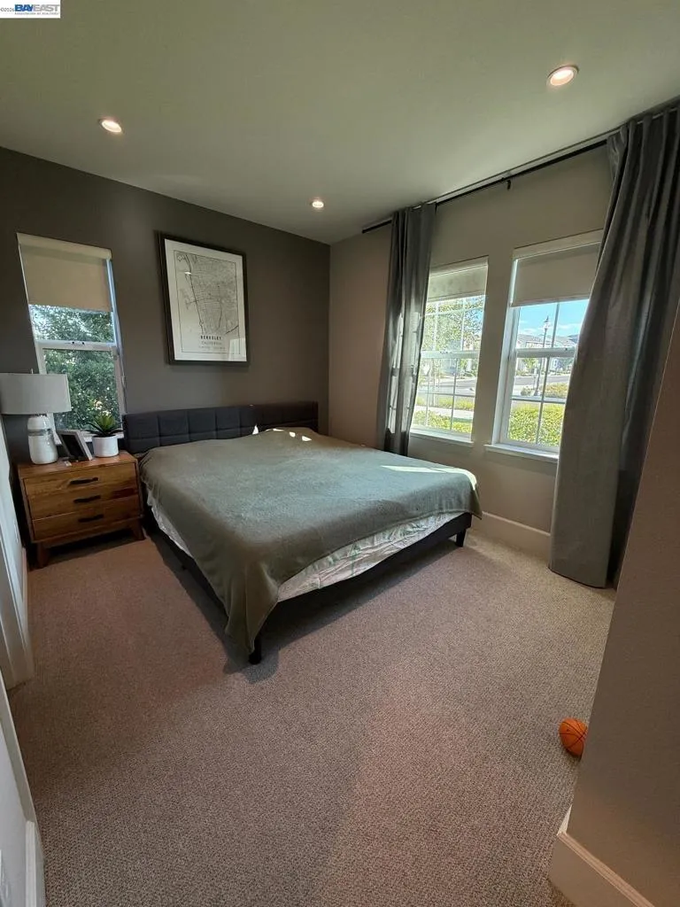 2885 ELLIS TOWN DR Tracy, CA 95337
