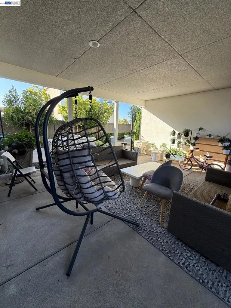 2885 ELLIS TOWN DR Tracy, CA 95337