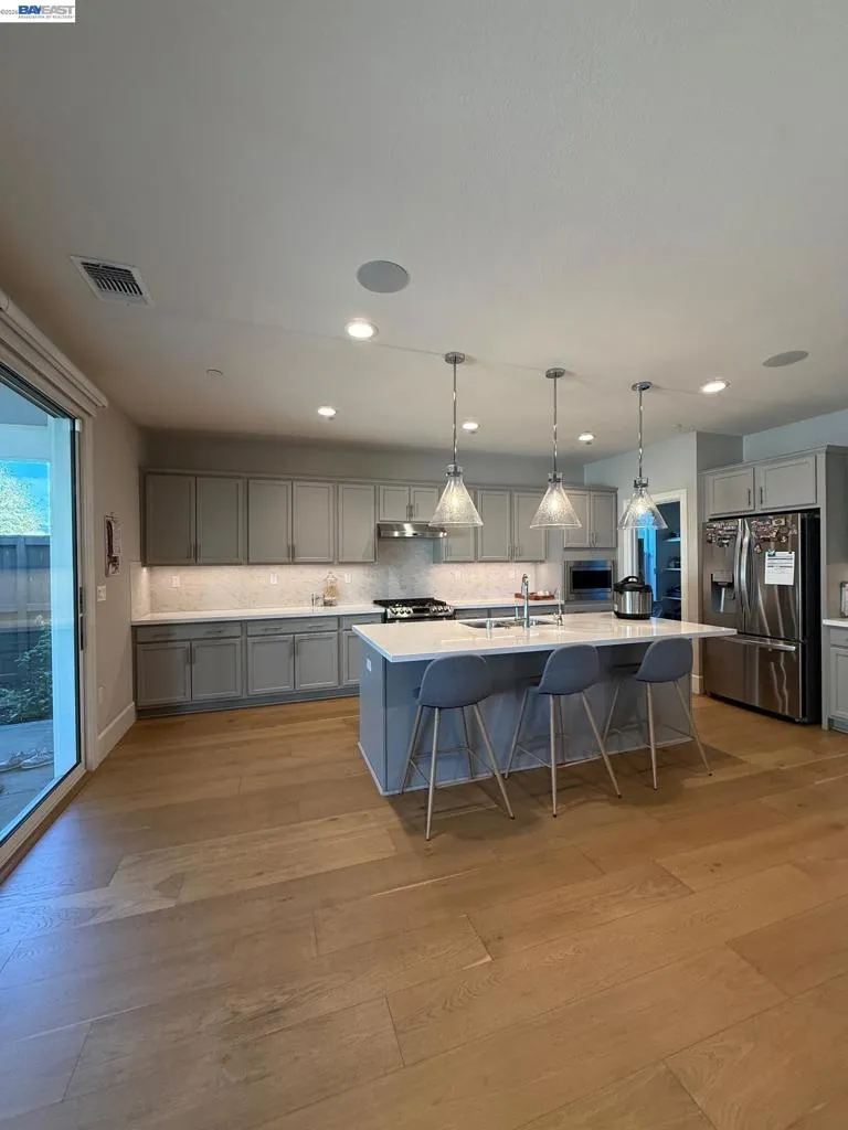 2885 ELLIS TOWN DR Tracy, CA 95337