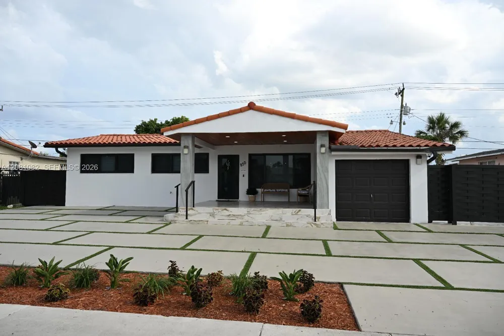 850 W 51st Pl Hialeah, FL 33012