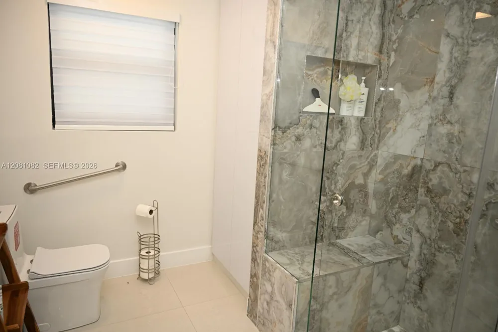 850 W 51st Pl Hialeah, FL 33012