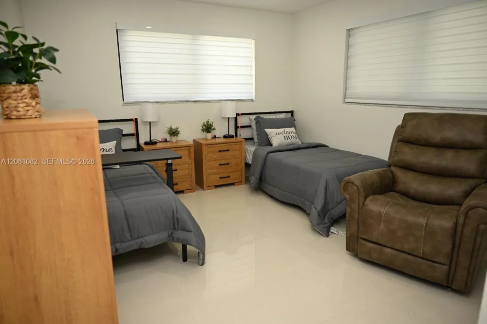 850 W 51st Pl Hialeah, FL 33012
