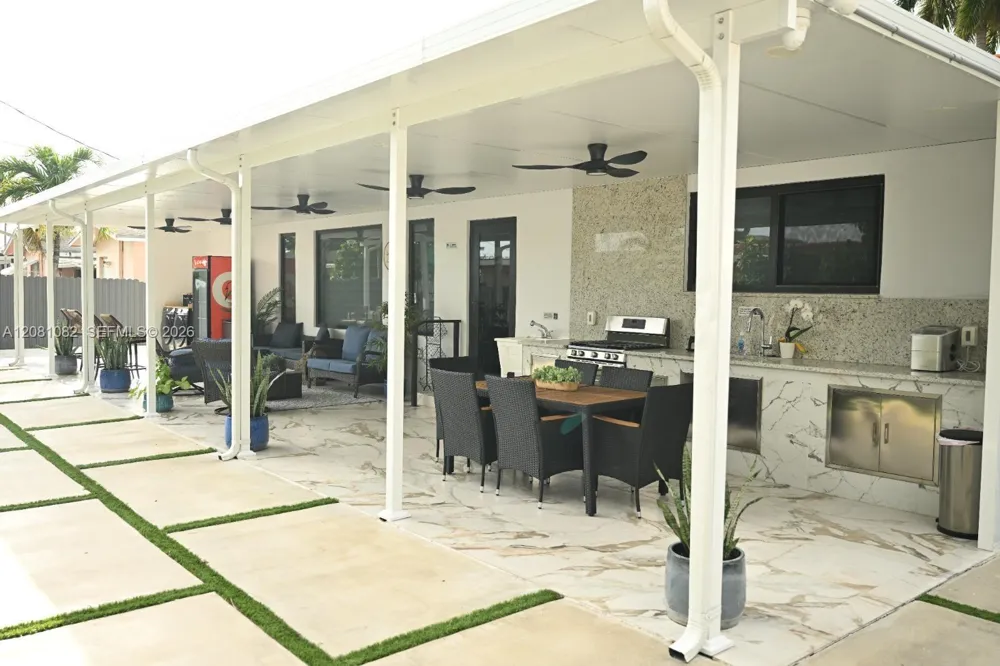 850 W 51st Pl Hialeah, FL 33012