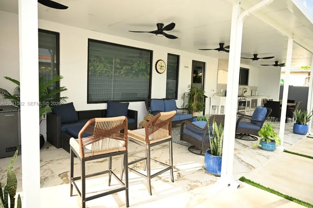 850 W 51st Pl Hialeah, FL 33012