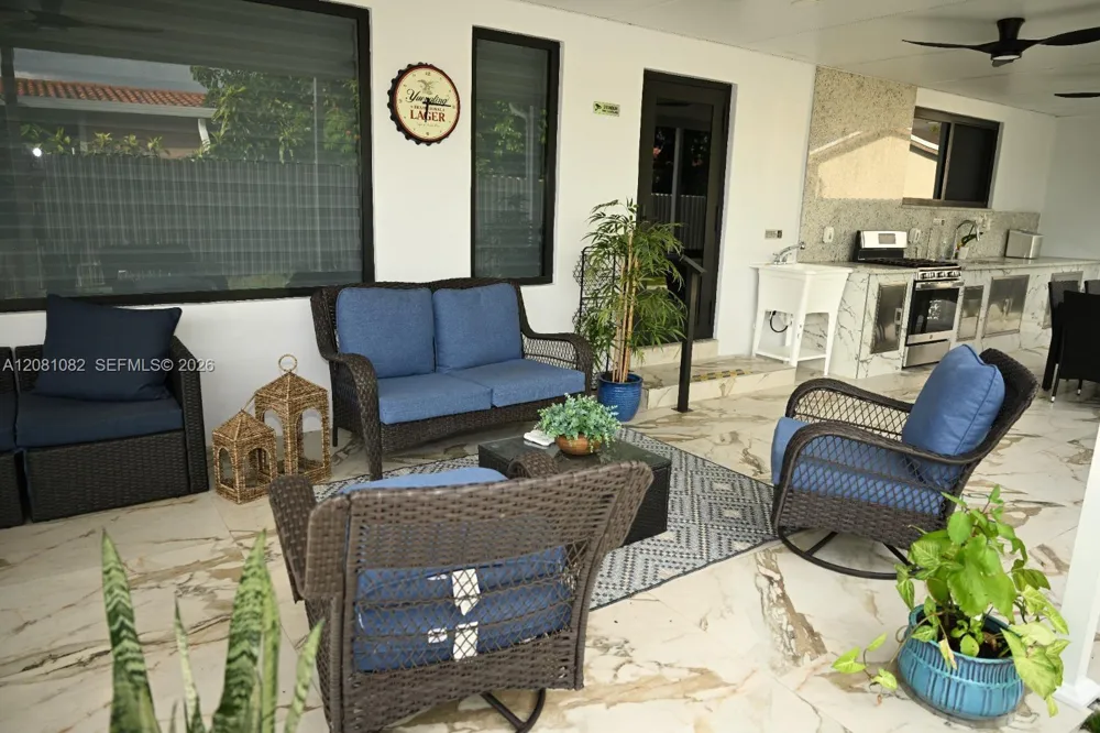 850 W 51st Pl Hialeah, FL 33012