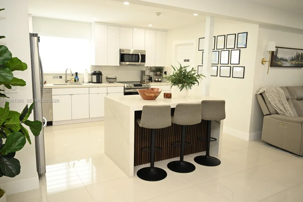 850 W 51st Pl Hialeah, FL 33012
