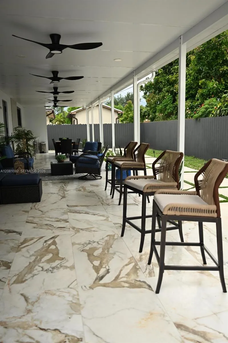 850 W 51st Pl Hialeah, FL 33012