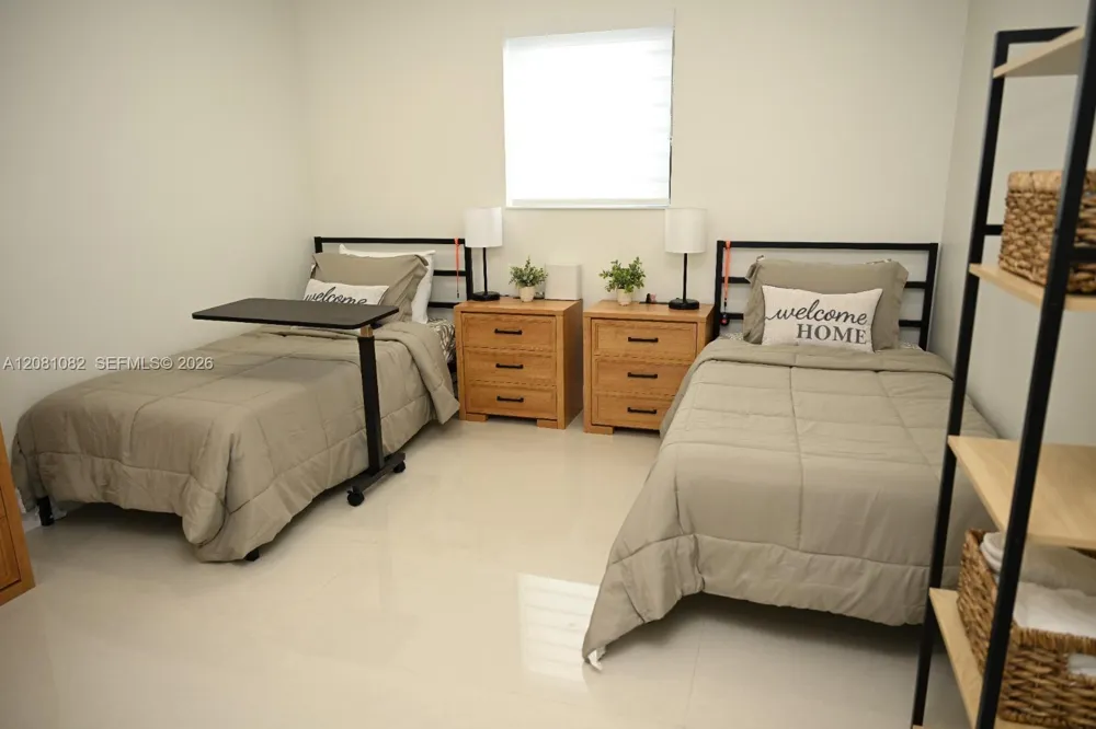 850 W 51st Pl Hialeah, FL 33012