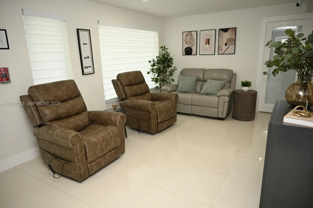 850 W 51st Pl Hialeah, FL 33012