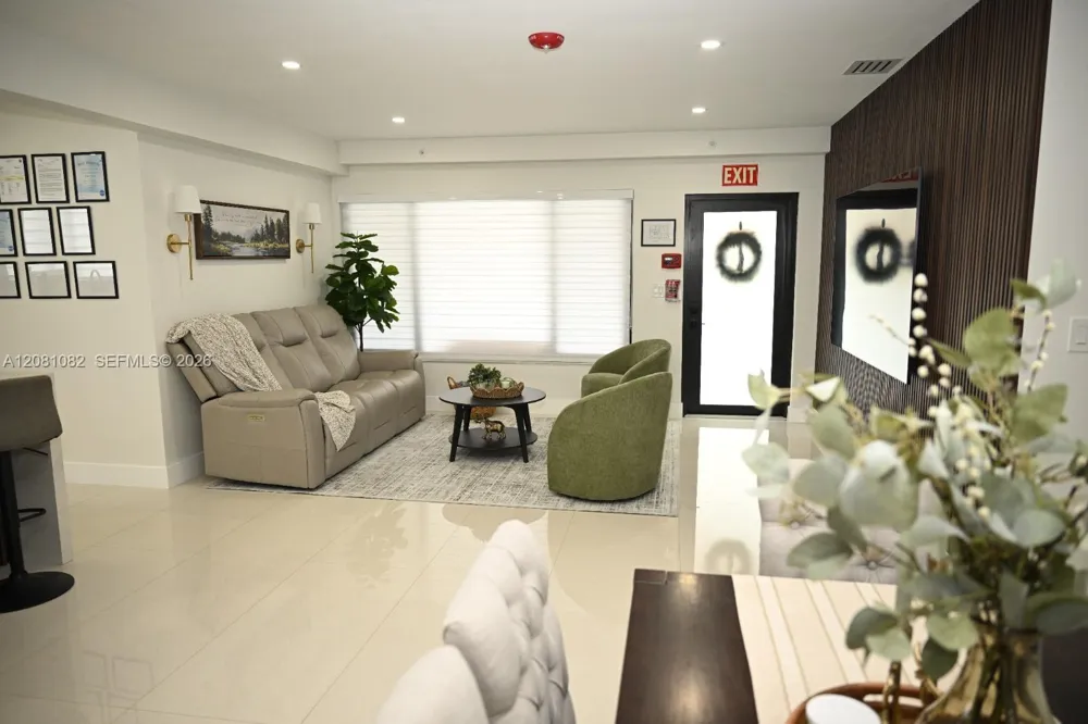 850 W 51st Pl Hialeah, FL 33012