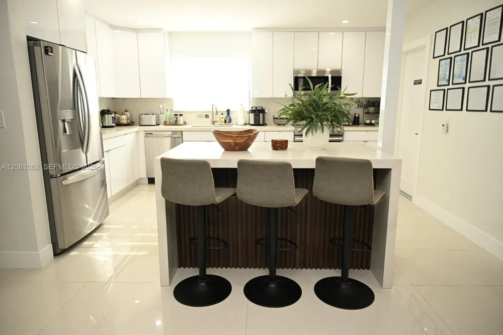850 W 51st Pl Hialeah, FL 33012