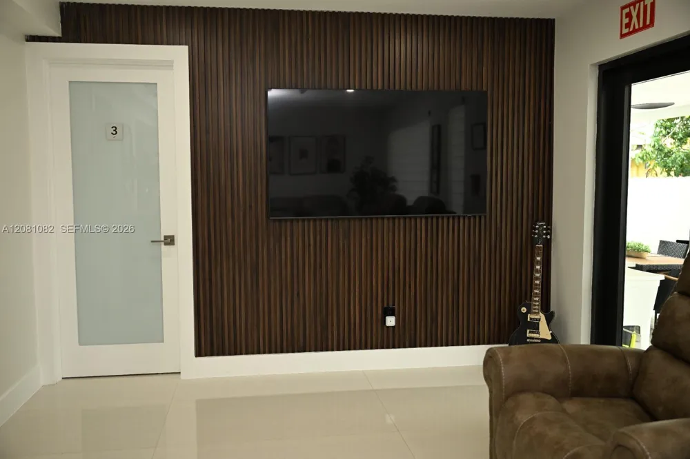 850 W 51st Pl Hialeah, FL 33012