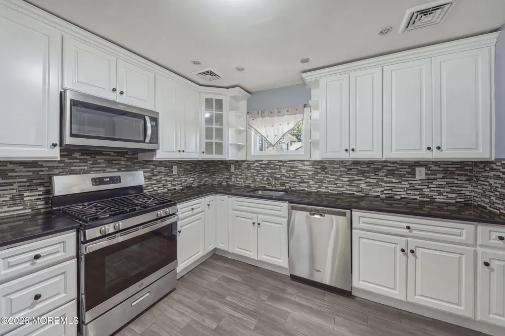 328 Mizzen Avenue Beachwood, NJ 08722