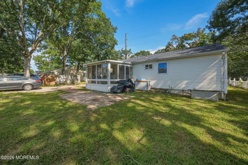328 Mizzen Avenue Beachwood, NJ 08722