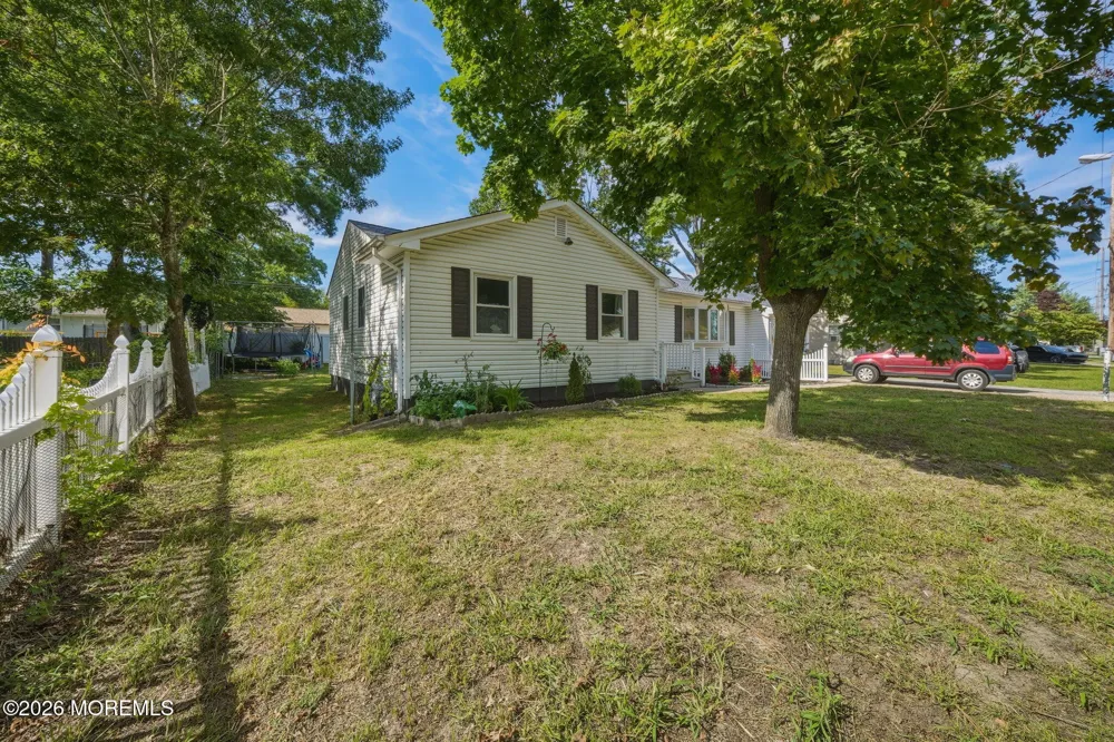328 Mizzen Avenue Beachwood, NJ 08722