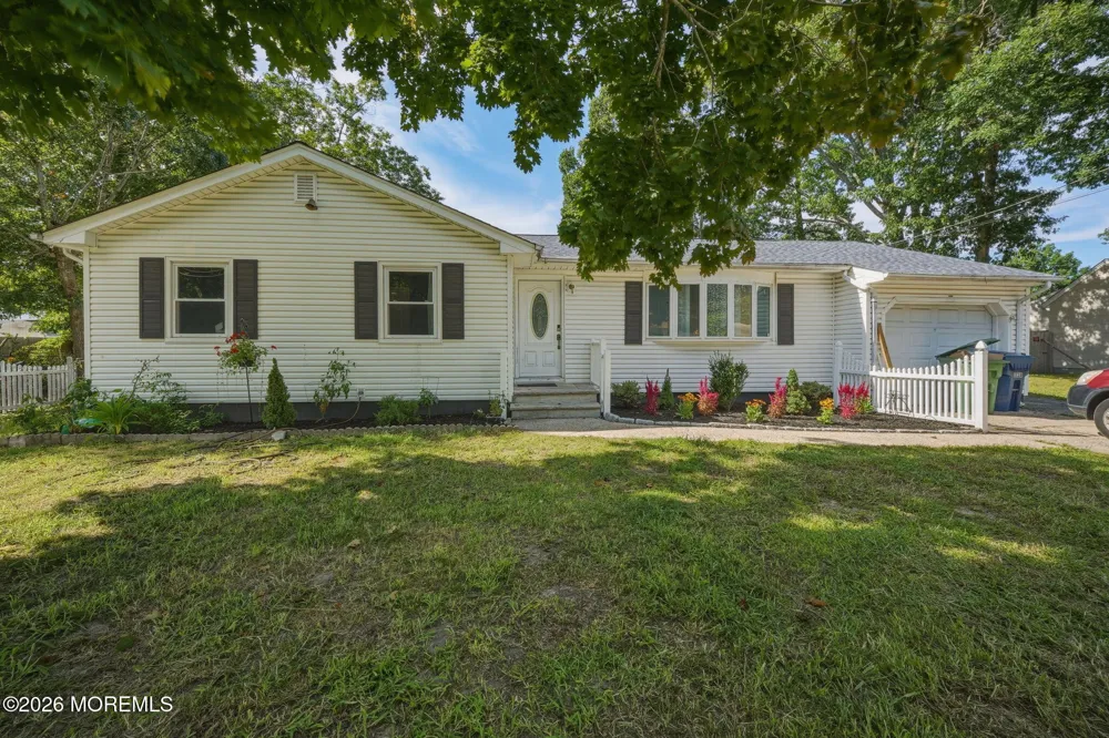 328 Mizzen Avenue Beachwood, NJ 08722