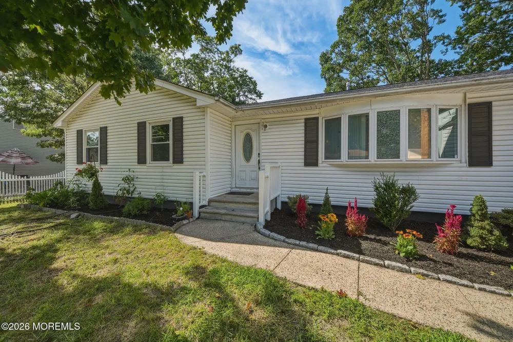 328 Mizzen Avenue Beachwood, NJ 08722