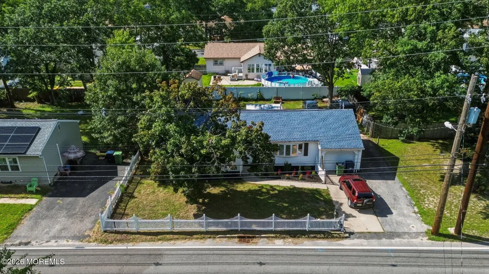 328 Mizzen Avenue Beachwood, NJ 08722