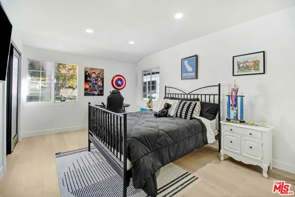 23209 Bigler Street Woodland Hills, CA 91364