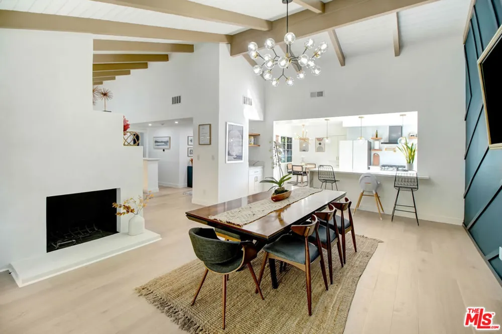 23209 Bigler Street Woodland Hills, CA 91364