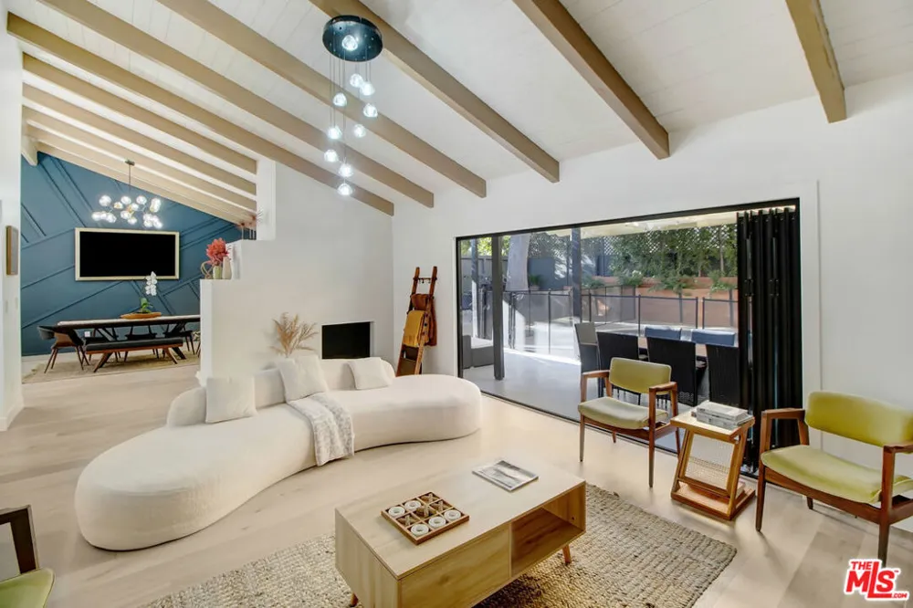 23209 Bigler Street Woodland Hills, CA 91364