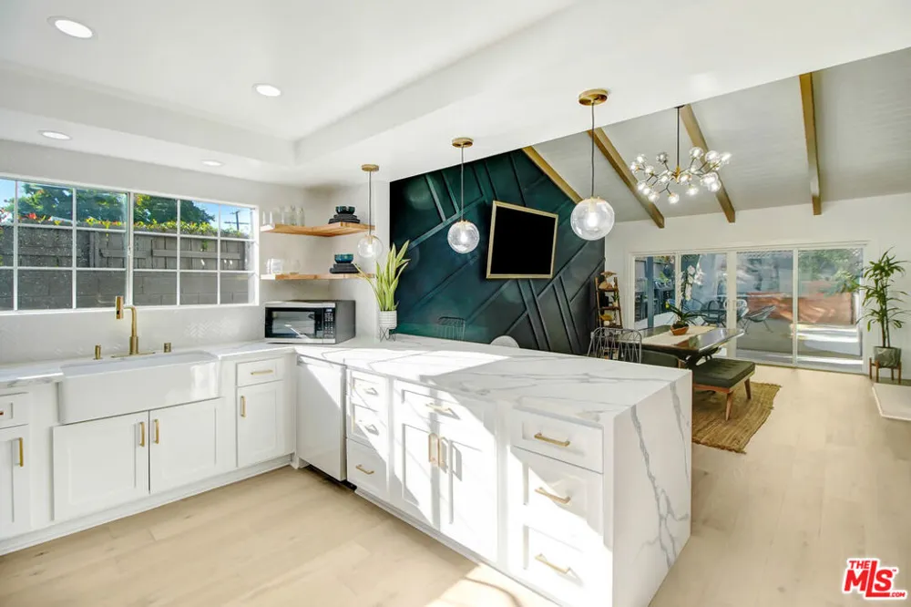 23209 Bigler Street Woodland Hills, CA 91364