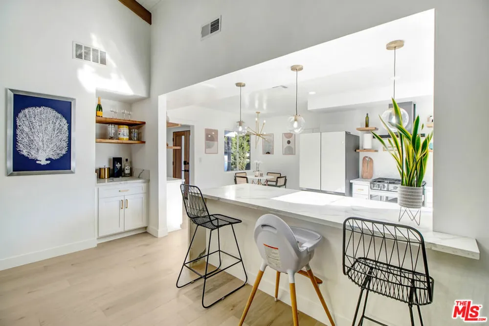 23209 Bigler Street Woodland Hills, CA 91364