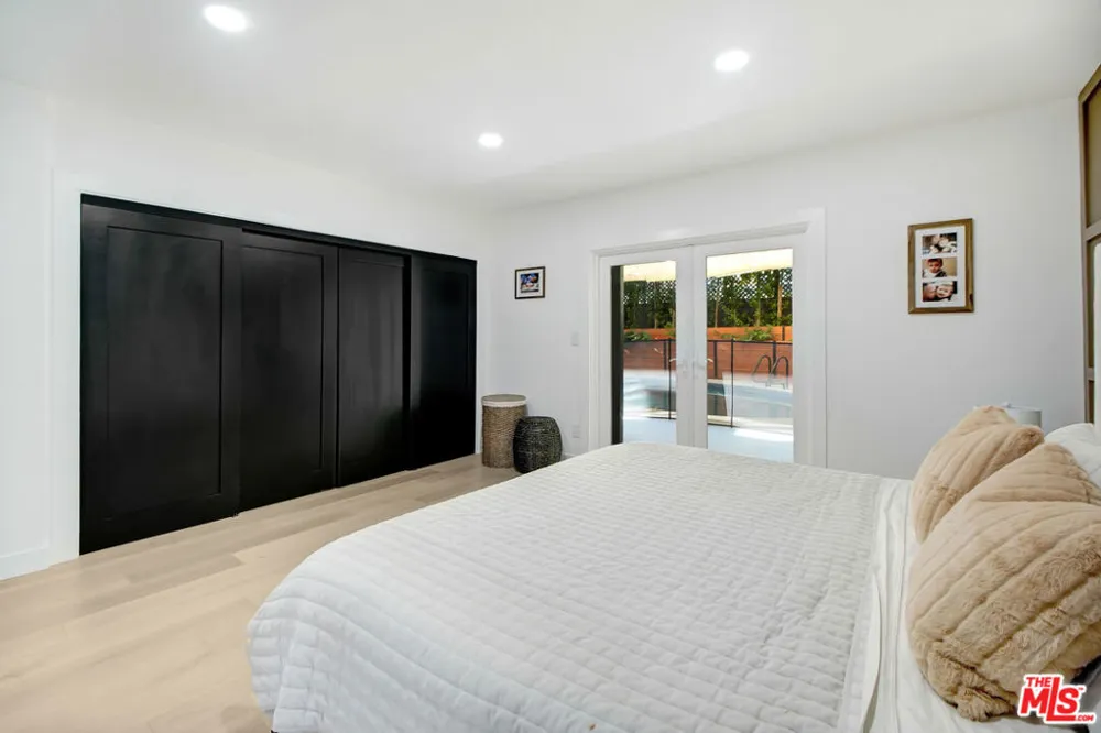 23209 Bigler Street Woodland Hills, CA 91364