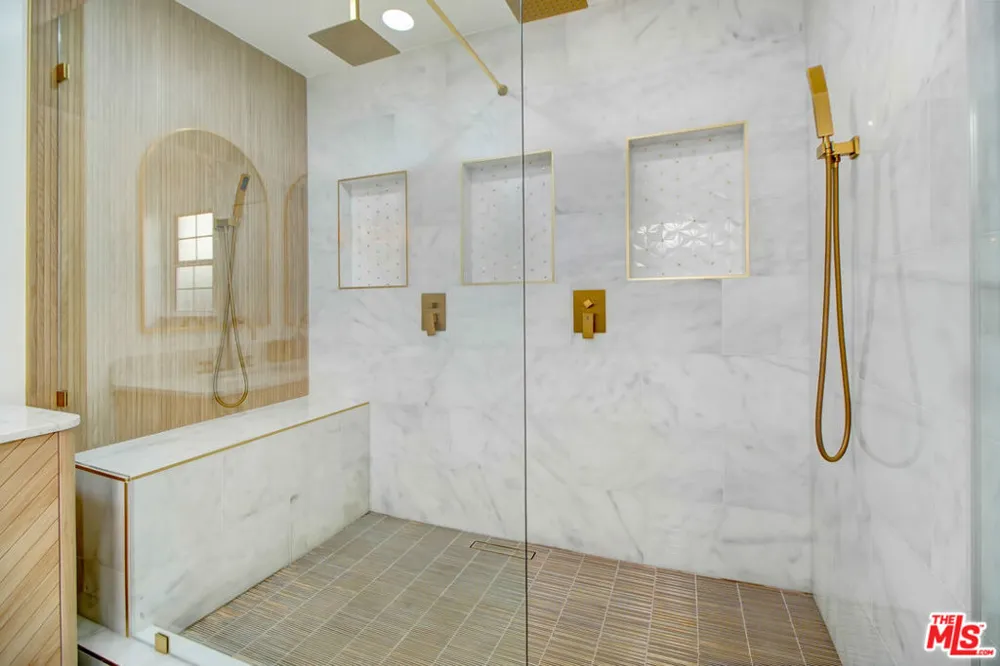 23209 Bigler Street Woodland Hills, CA 91364